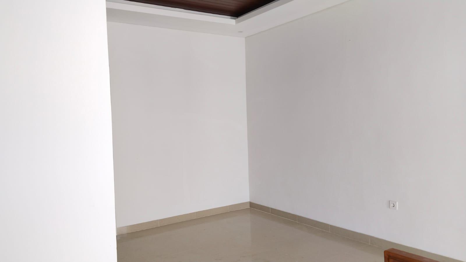 Properti dengan lokasi terbaik untuk dijual atau disewa - Rumah Siap Huni 2 Lantai di Sedap Malam