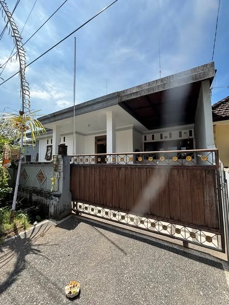 Properti terdaftar untuk dijual atau disewa - Disewakan Rumah Siap Huni 10 Menit Ke Pantai Sanur