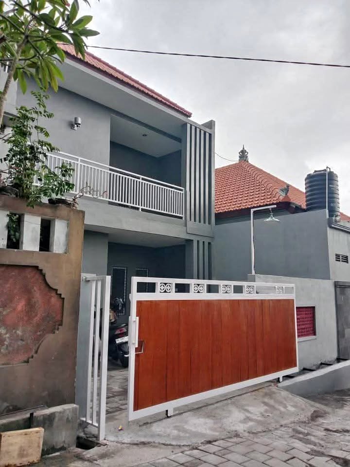 Properti terdaftar untuk dijual atau disewa - Rumah 2 Lantai Siap Huni Di Kebo Iwa Utara 