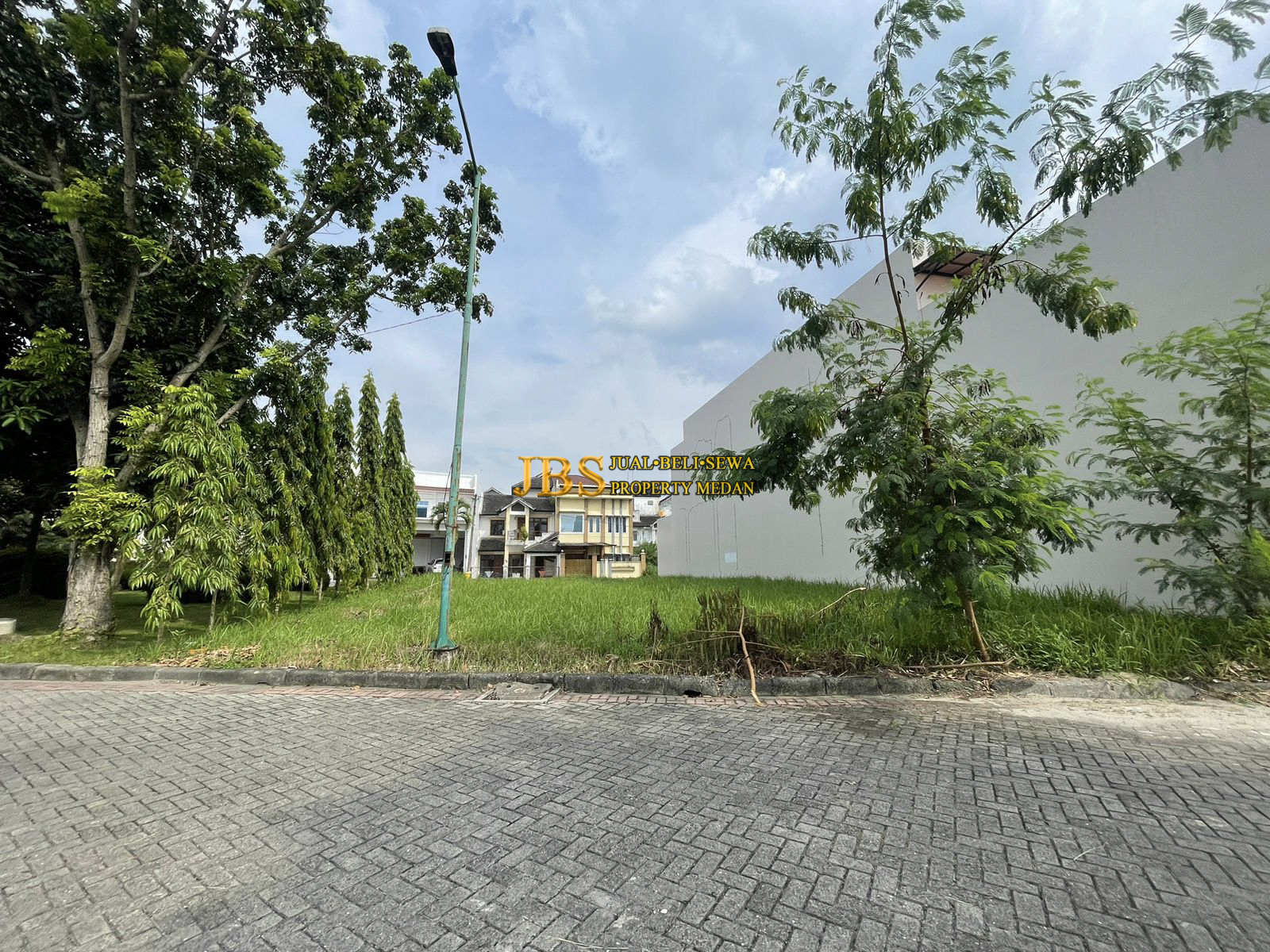 Properti terdaftar untuk dijual atau disewa - Dijual Kavling Di Komplek Graha Metropolitan Blok R (pas Sebelah Taman)