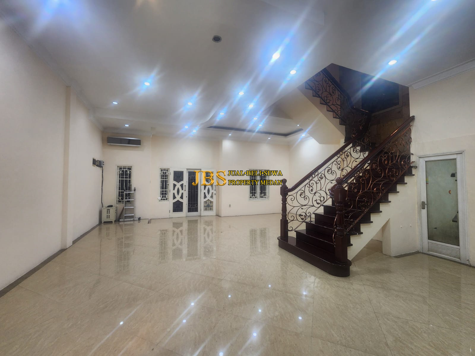 Properti terdaftar untuk dijual atau disewa - Jual Rumah Di Komplek Cemara Asri Medan Jalan Bluberry