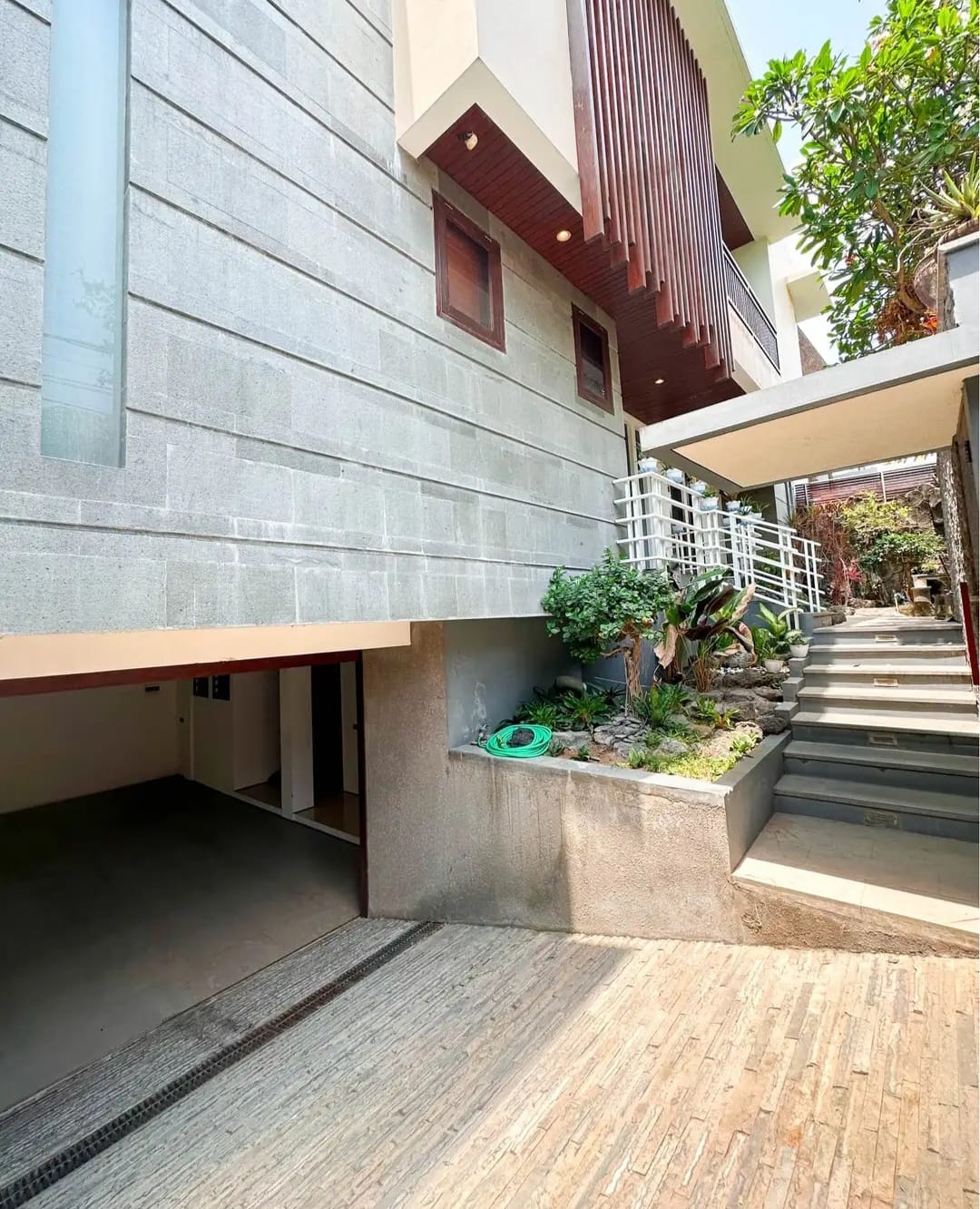 Properti terdaftar untuk dijual atau disewa - Rumah Villa Mewah Siap Huni Di Denpasar Barat 