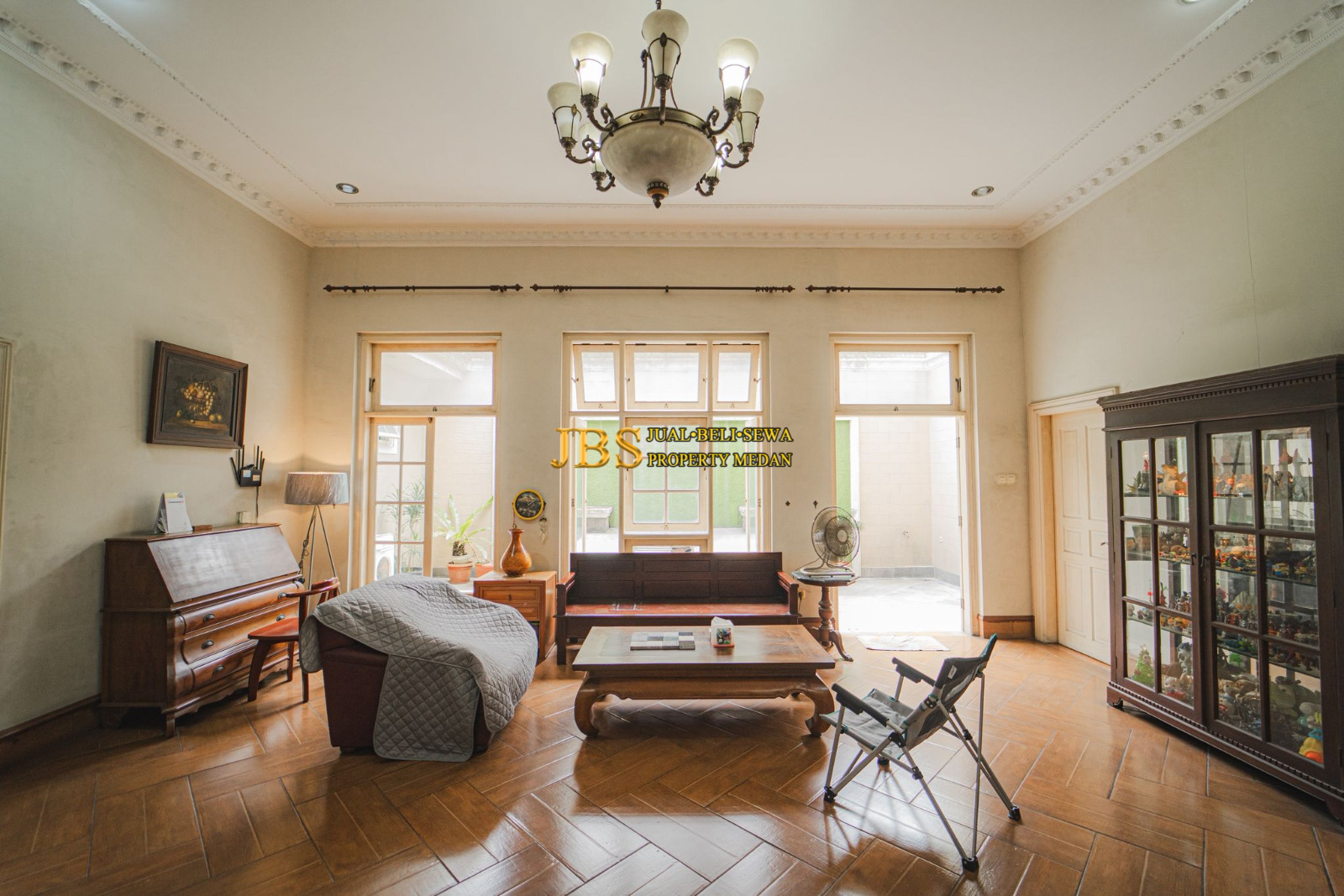 Properti terdaftar untuk dijual atau disewa - Dijual Rumah 3 Tingkat Fully Furnished Di Komplek Cemara Asri Jalan Anggrek