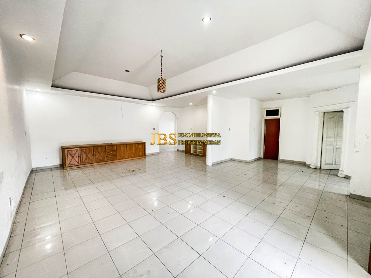 Properti terdaftar untuk dijual atau disewa - Dijual Rumah 1.5 Tingkat Di Komplek Citra Wisata Jalan Karya Wisata