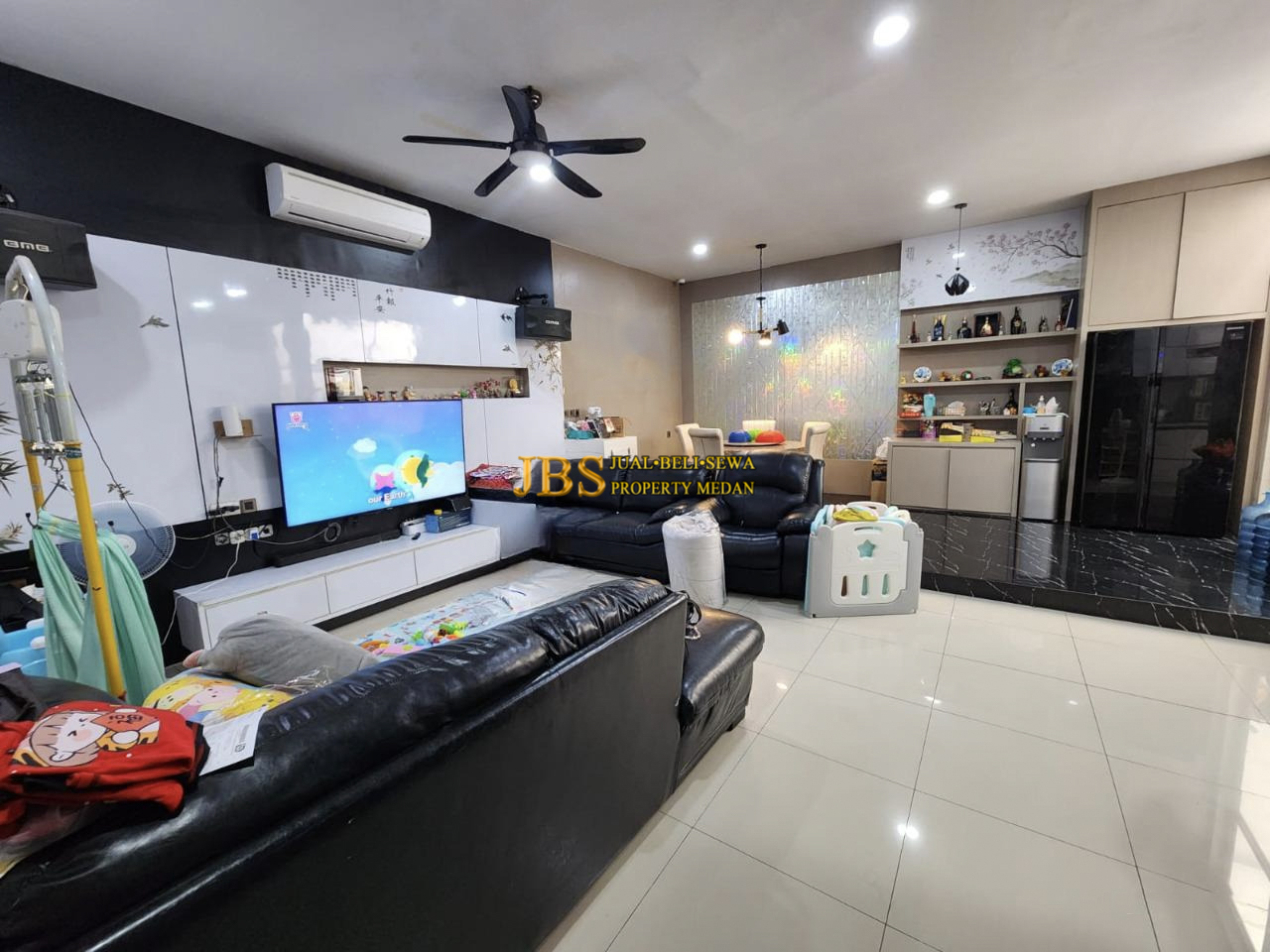 Properti terdaftar untuk dijual atau disewa - Dijual Villa Komplek Givency One Type Versace