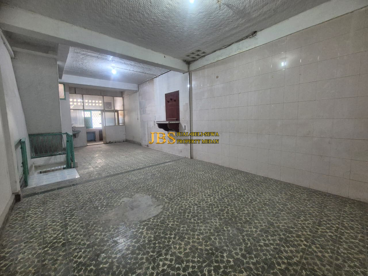 Properti terdaftar untuk dijual atau disewa - Dijual Ruko 4,5 Tingkat Di Jalan Pandan - Medan