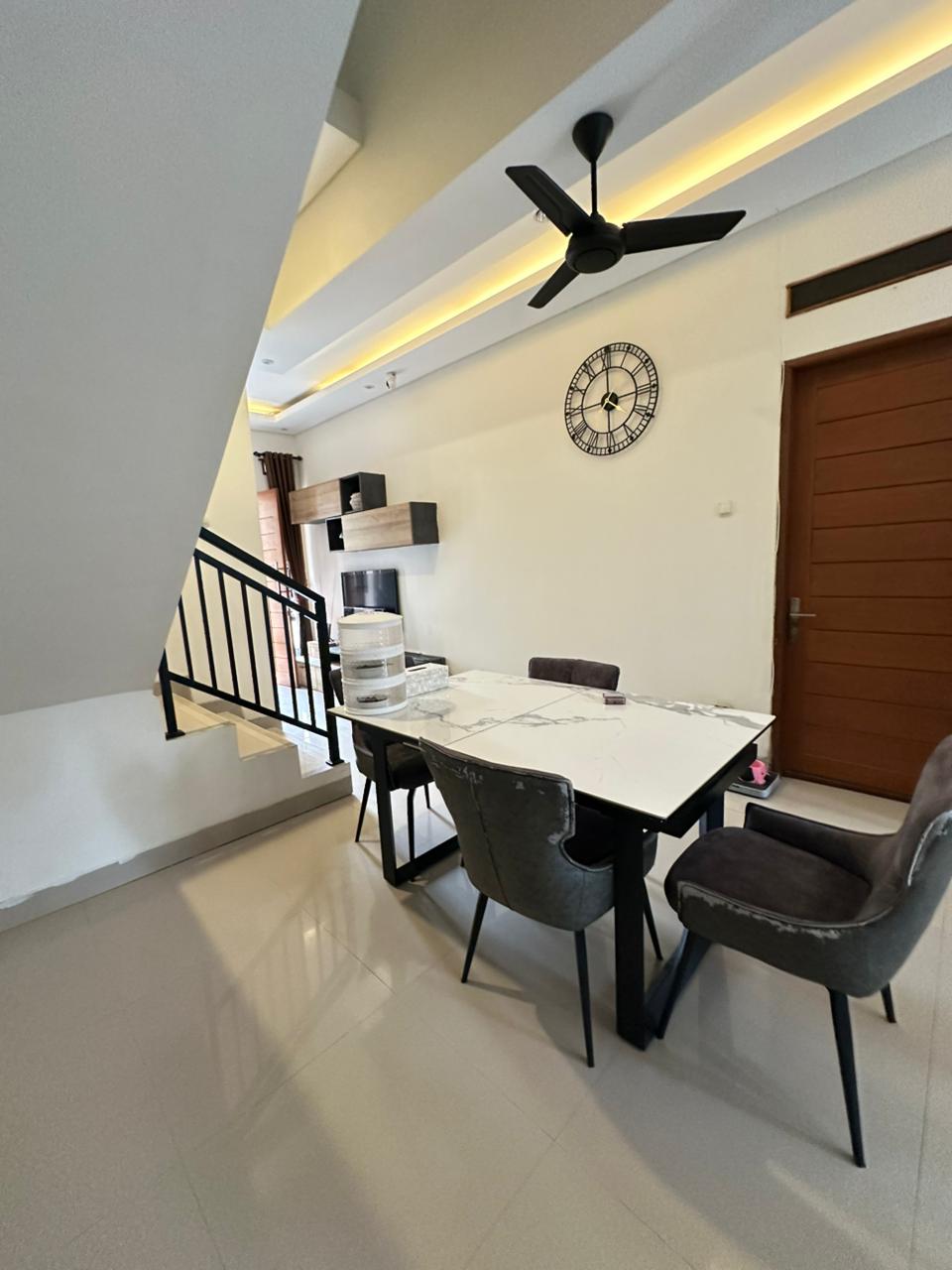 Properti terdaftar untuk dijual atau disewa - Rumah Fully Furnished 2 Lantai Siap Huni Tukad Balian