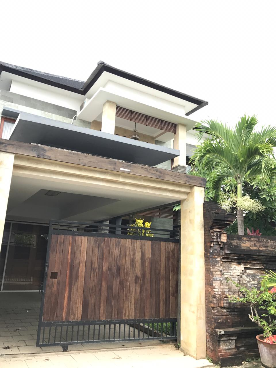 Properti terdaftar untuk dijual atau disewa - Rumah Cantik Garden Luas Semi Furnish Dekat Kerobokan Badung Bali