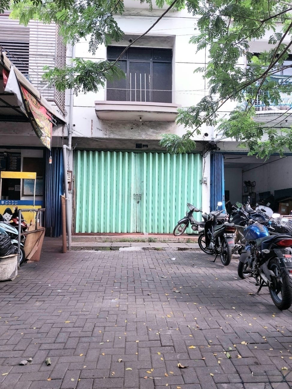 Properti terdaftar untuk dijual atau disewa - Disewakan Ruko 3 Lantai Strategis Di Raya Ngagel, Wonokromo, Surabaya