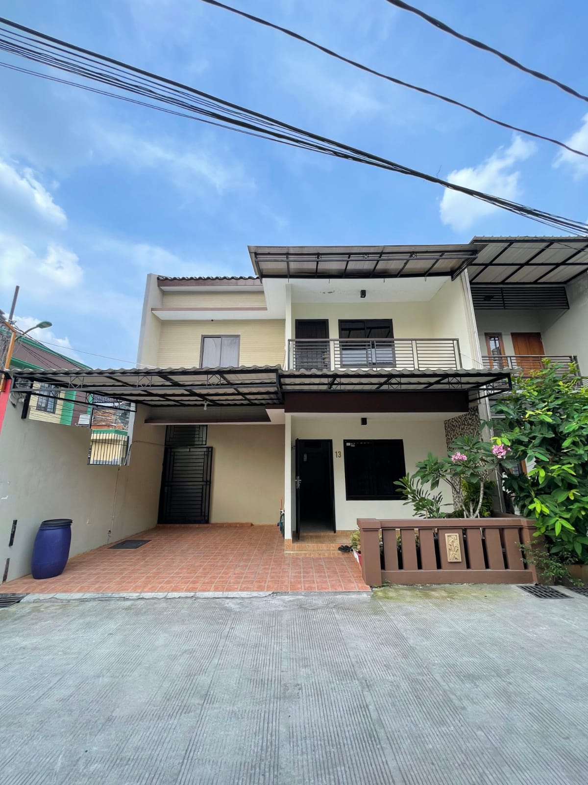 Properti terdaftar untuk dijual atau disewa - Rumah Dalam Townhouse Posisi Hook Di Gedong Pasar Rebo Jaktim 