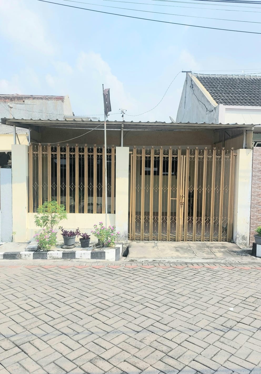 Properti terdaftar untuk dijual atau disewa - Dijual Rumah Siap Huni Di Tanjungsari, Sukomanunggal, Surabaya