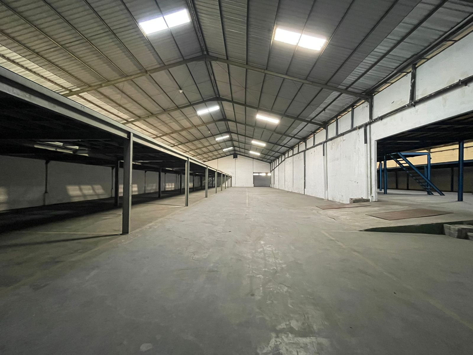 Properti terdaftar untuk dijual atau disewa - Gudang Bagus Siap Pakai Komplek Pergudangan Manukan Wetan 60
