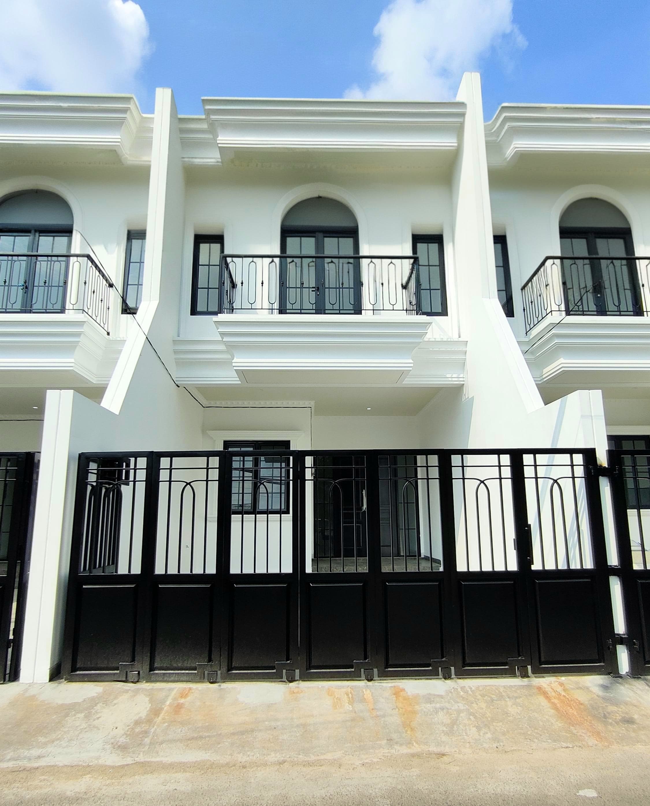 Properti terdaftar untuk dijual atau disewa - Rumah Baru Design Klasik Modern Non Komplek Di Cipinang Cempedak 