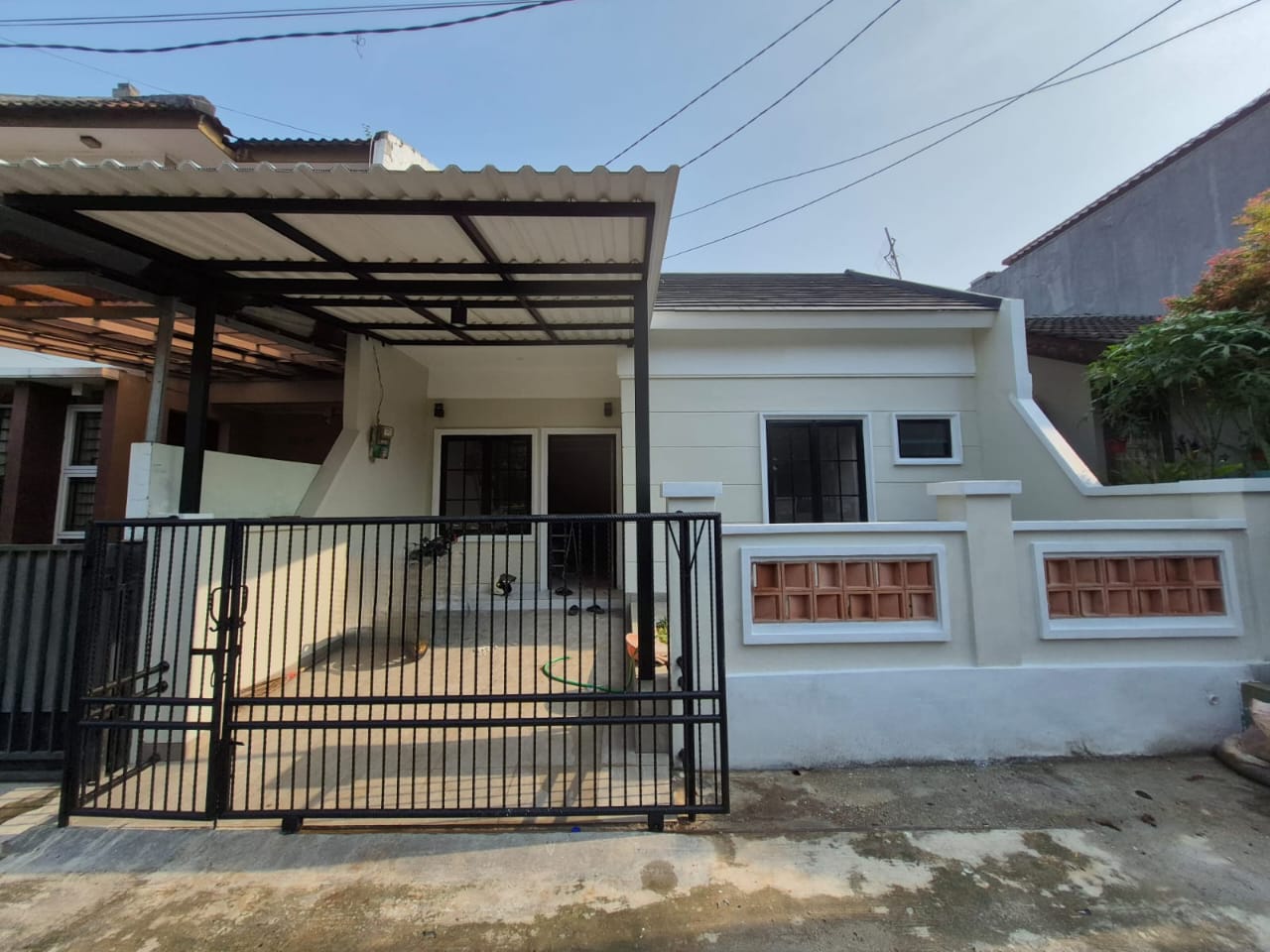 Properti terdaftar untuk dijual atau disewa - Rumah Baru Siap Huni Di Griyaloka Bsd 