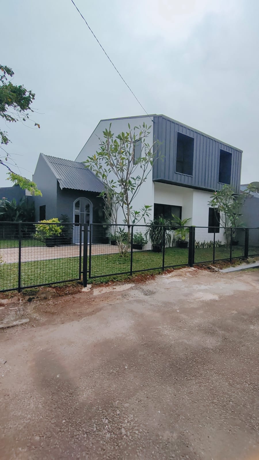 Properti terdaftar untuk dijual atau disewa - Rumah Baru Minimalis Modern Lokasi Di Ciater Serpong 