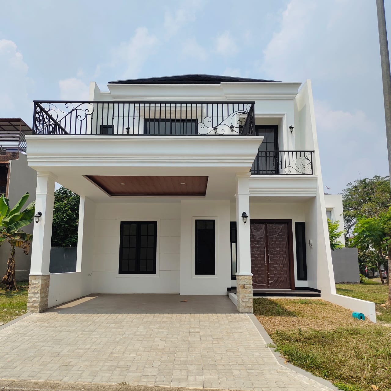 Properti terdaftar untuk dijual atau disewa - Rumah Baru Model Modern Classic Di Cluster Icon Bsd