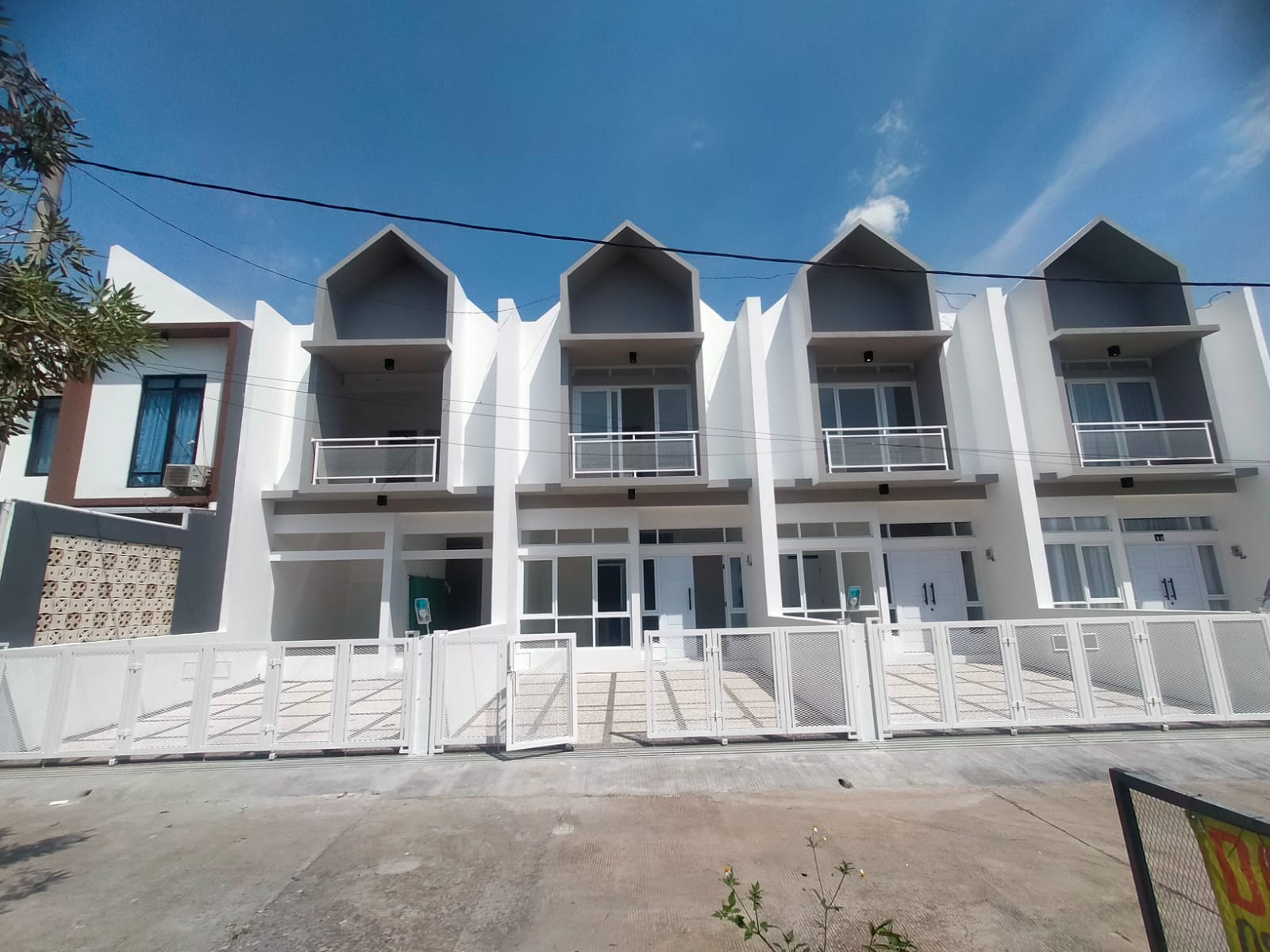 Properti terdaftar untuk dijual atau disewa - Di Jual Rumah Baru Cisaranten Arcamanik Type Skandinavian 2 Lt Murah 900 Jutaan Jarang Ada Murah 