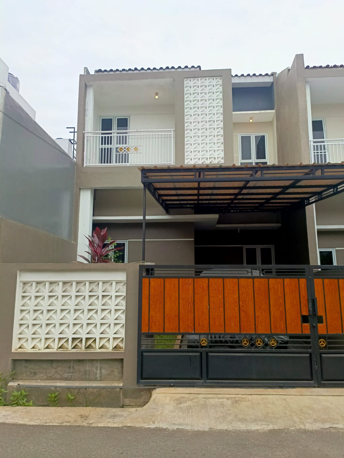 Properti terdaftar untuk dijual atau disewa - Rumah Minimalis Harga Ekonomis Di Cinere Depok 