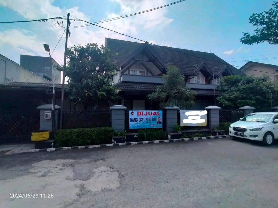 Properti terdaftar untuk dijual atau disewa - Di Jual Rumah Asri Luas Komplek Elit Suryalaya Buah Batu Siap Huni Bonus Semi Furnished Jarang Ada,taman Depan Belakang 