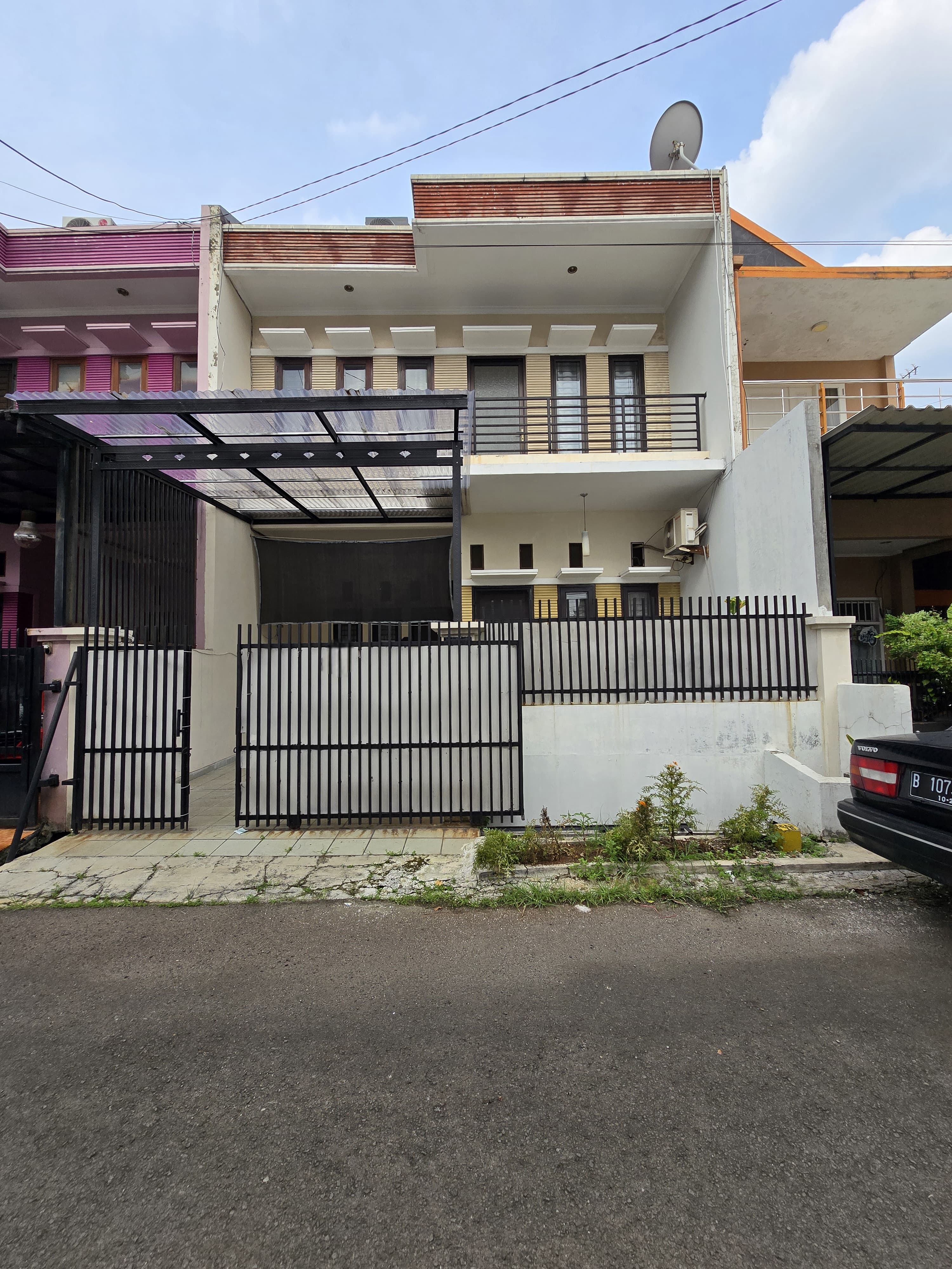 Properti terdaftar untuk dijual atau disewa - Rumah Second Dalam Komplek Di Billymoon Pondok Kelapa Jaktim 