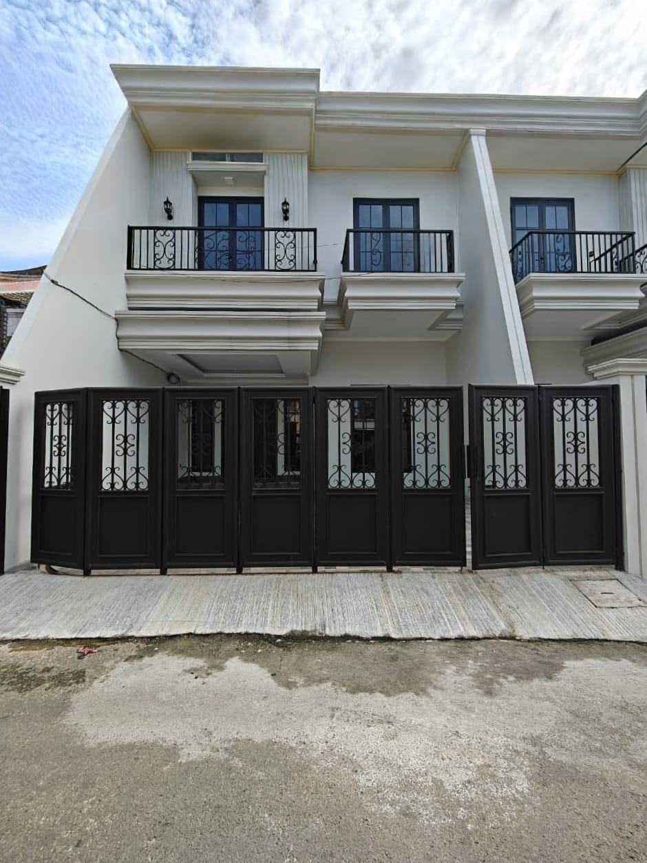 Properti terdaftar untuk dijual atau disewa - Rumah Baru Design Klasik Modern Di Duren Sawit Jaktim 