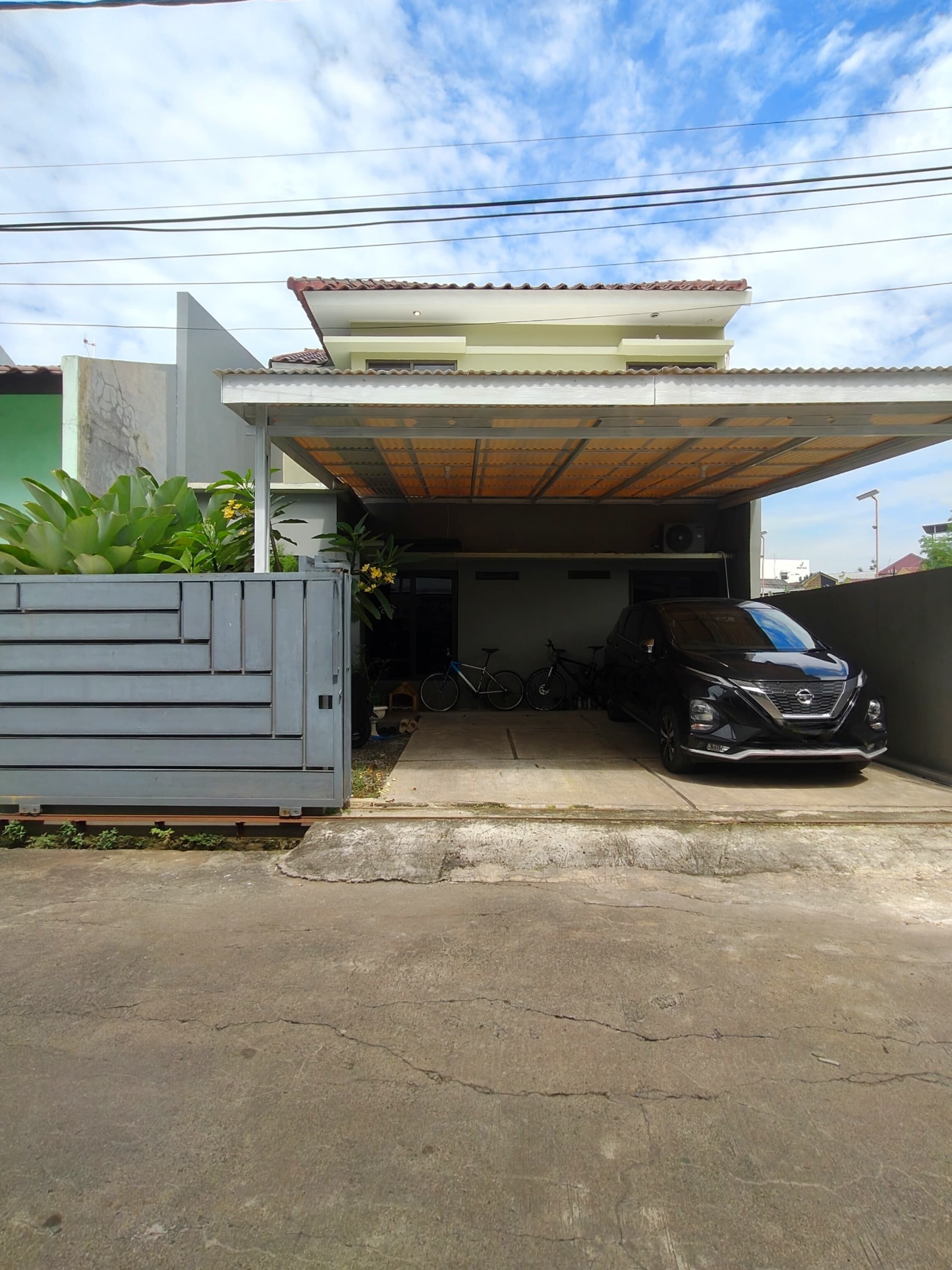 Properti terdaftar untuk dijual atau disewa - Rumah Dalam Cluster Semi Furnished Di Cilangkap Jaktim 