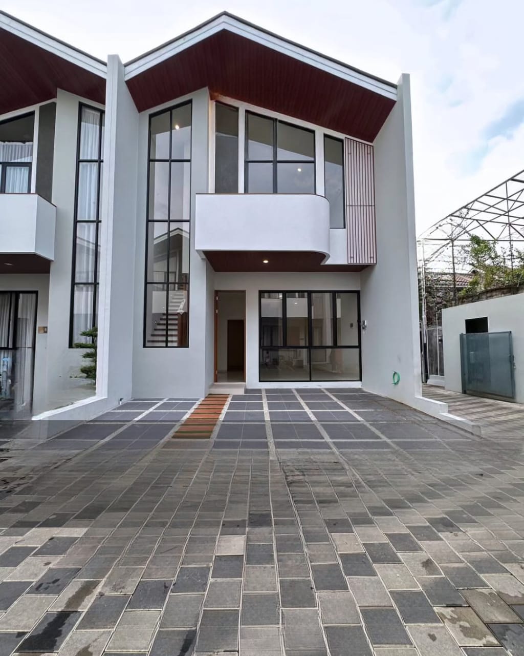 Properti terdaftar untuk dijual atau disewa - Rumah Baru Dalam Cluster Di Jagakarsa Jaksel 