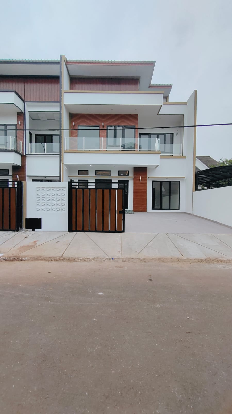 Properti terdaftar untuk dijual atau disewa - Rumah Siap Huni Modern Minimalis Di Nusaloka Bsd 