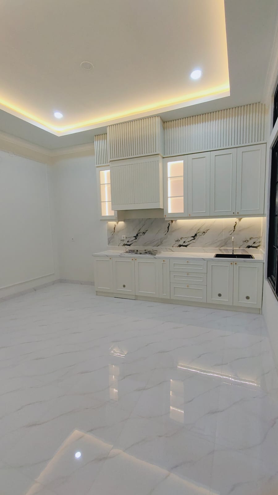 Properti terdaftar untuk dijual atau disewa - Rumah Siap Huni Model Klasik Di Griyaloka Bsd 