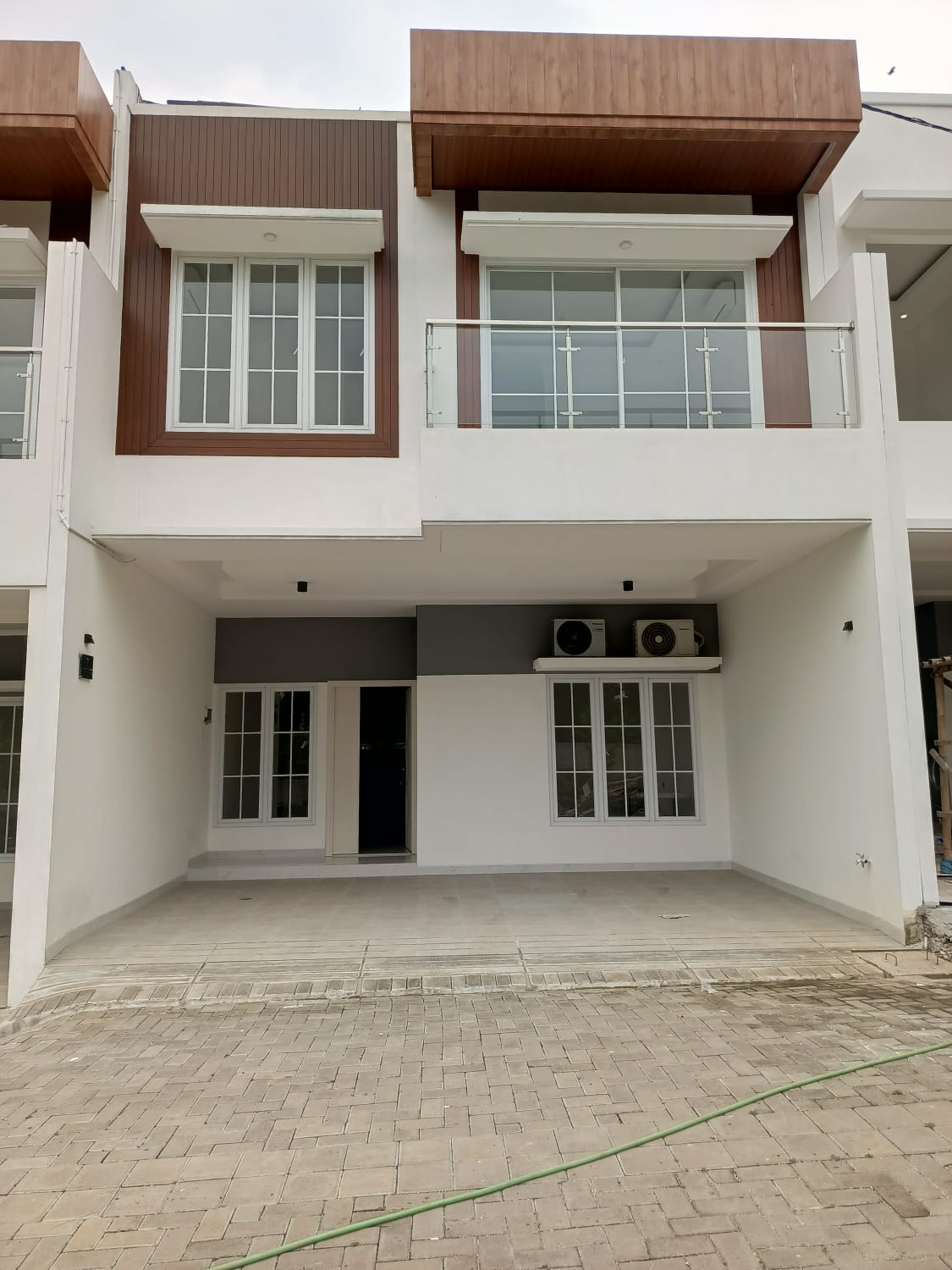 Properti terdaftar untuk dijual atau disewa - Rumah Baru Dalam Cluster Di Kebagusan Jakarta Selatan 