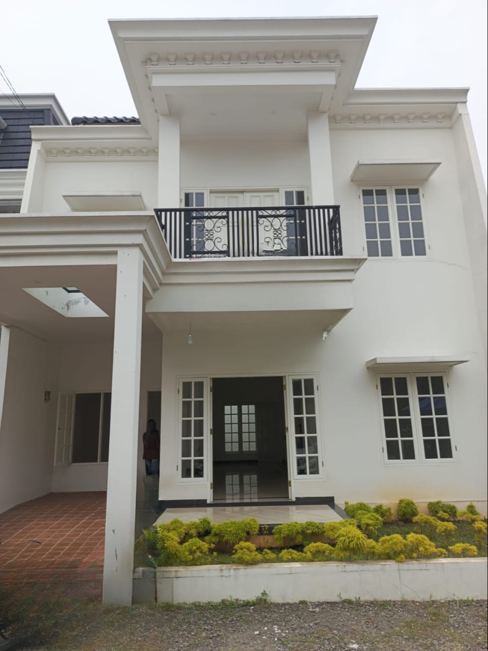 Properti terdaftar untuk dijual atau disewa - Rumah Modern Design Klasik Di Kebagusan Jakarta Selatan 