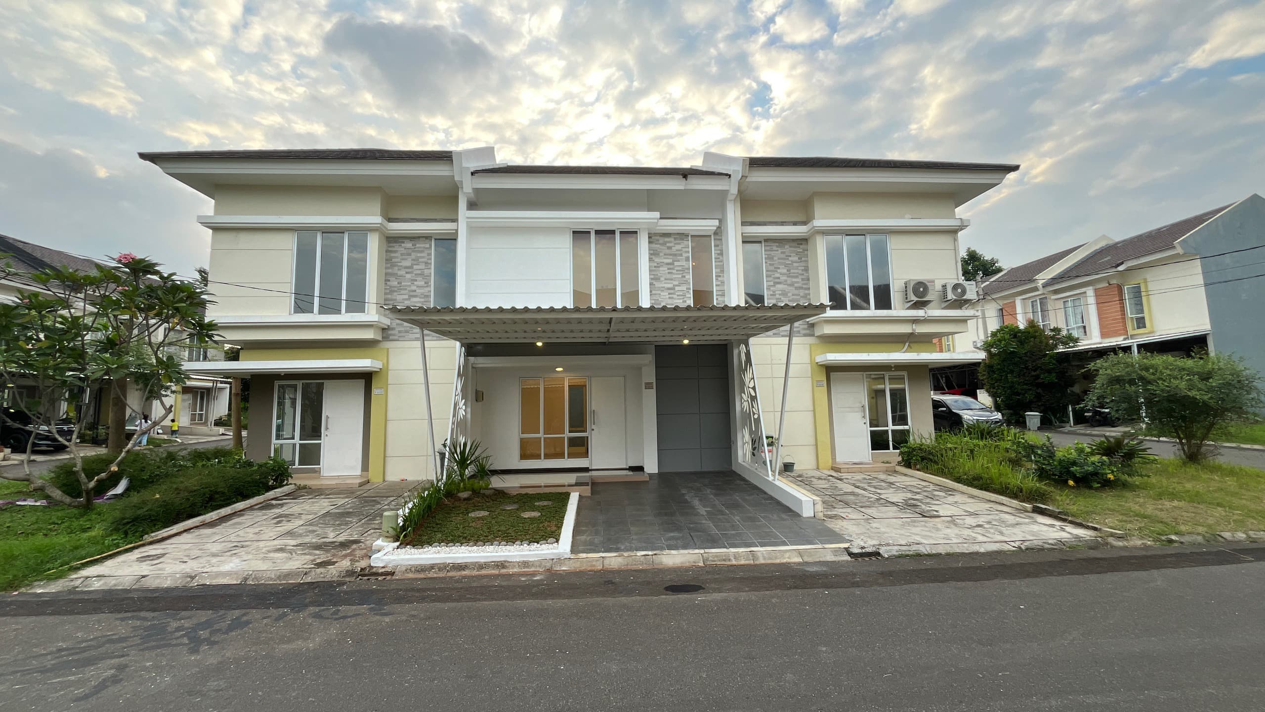 Properti terdaftar untuk dijual atau disewa - Rumah Baru Renovasi Dalam Komplek Besar Paradise Serpong City 