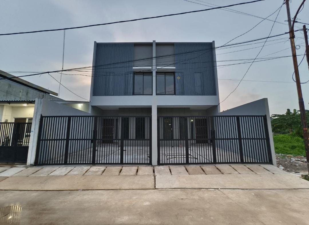 Properti terdaftar untuk dijual atau disewa - Rumah Baru Dalam Komplek Besar Di Meruya Jakbar 