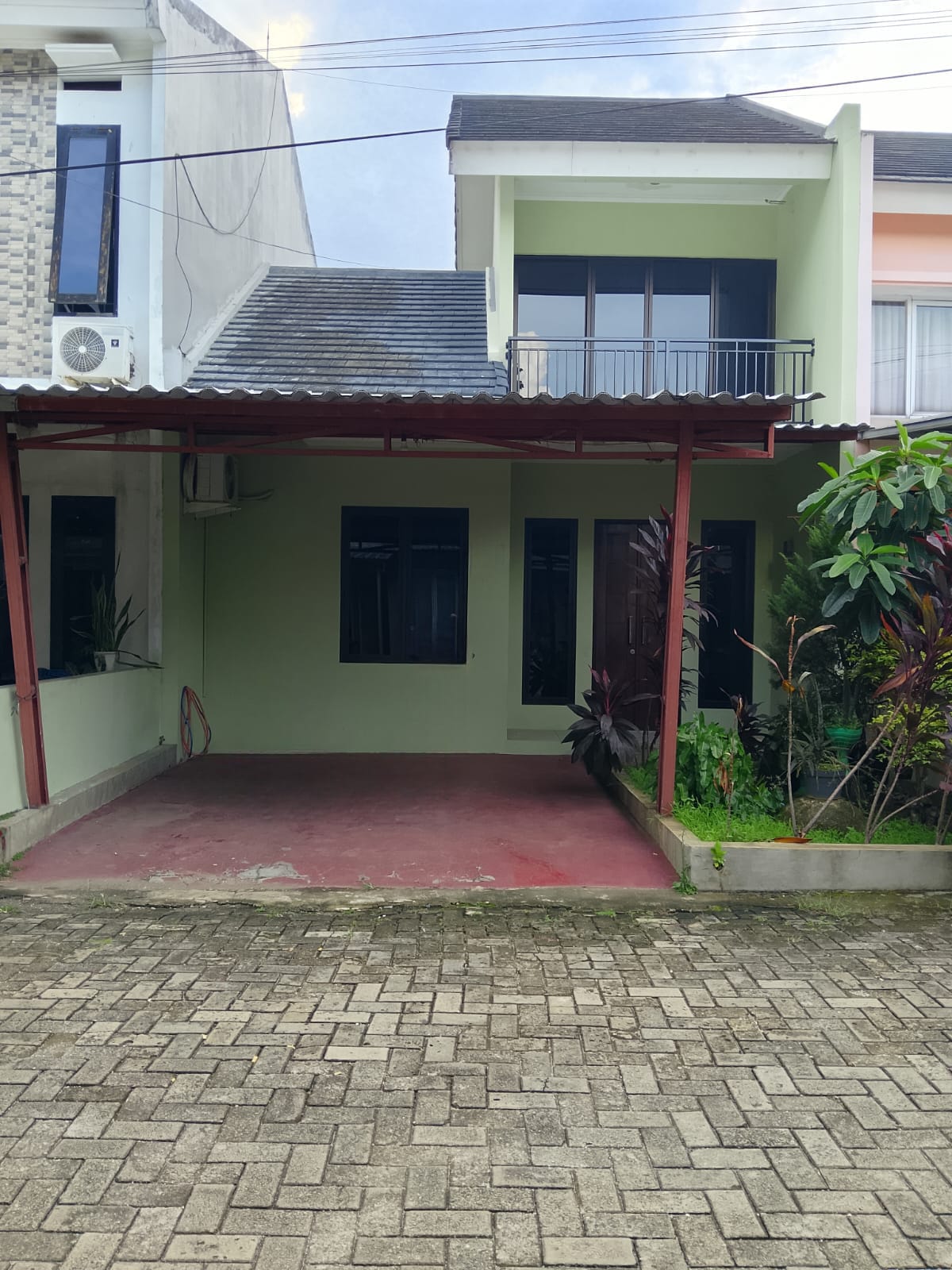 Properti terdaftar untuk dijual atau disewa - Rumah Minimalis Dengan Lokasi Strategis Di Kencana Loka Bsd 