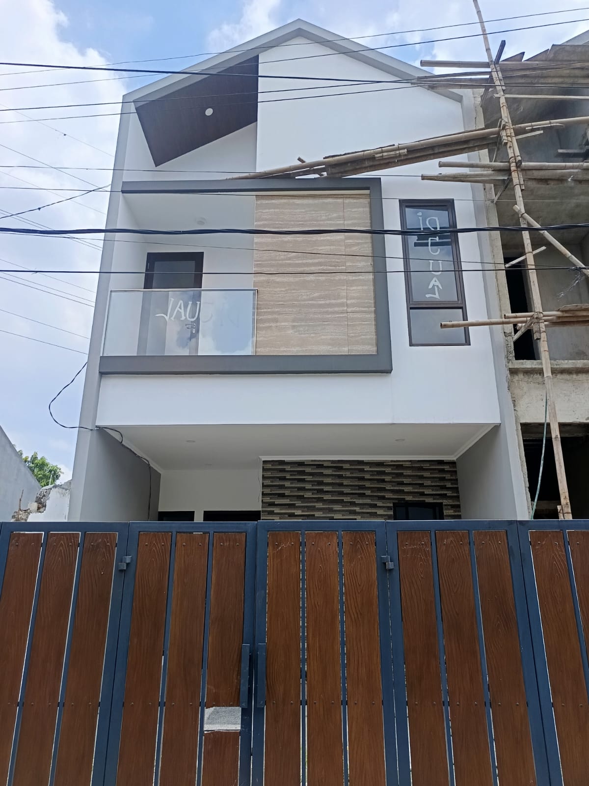 Properti terdaftar untuk dijual atau disewa - Rumah Baru Dalam Komplek Pdk Cipondoh Tangerang 