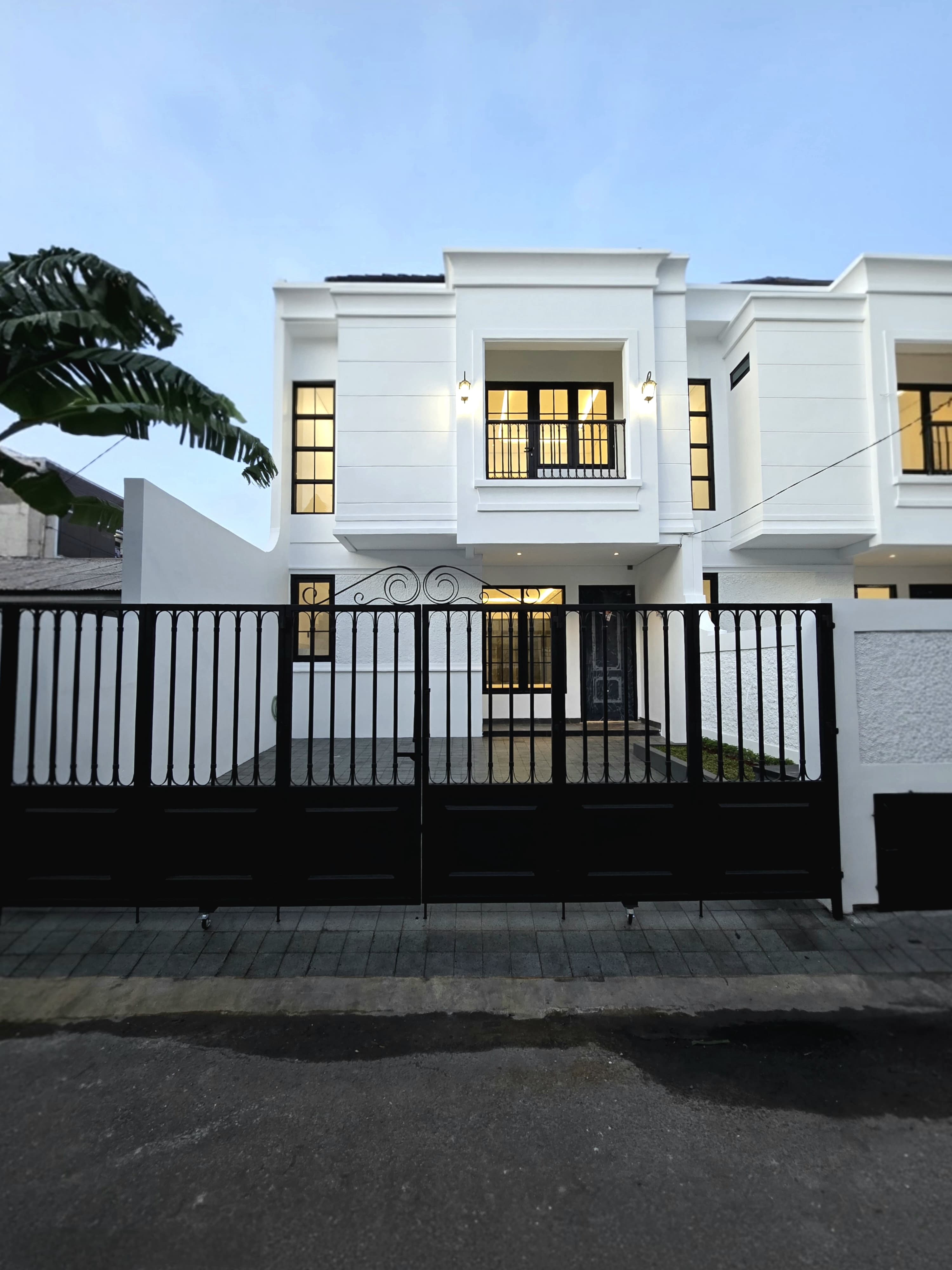 Properti terdaftar untuk dijual atau disewa - Rumah Baru Dalam Komplek Pondok Bambu Jaktim 