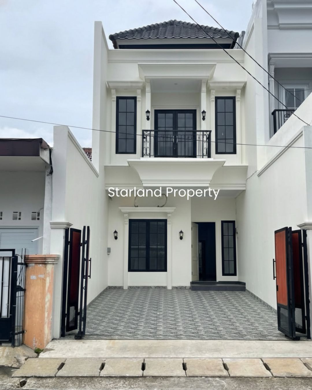 Properti terdaftar untuk dijual atau disewa - Rumah 2 Lantai Siap Huni American Classic Di Joglo Jakbar 