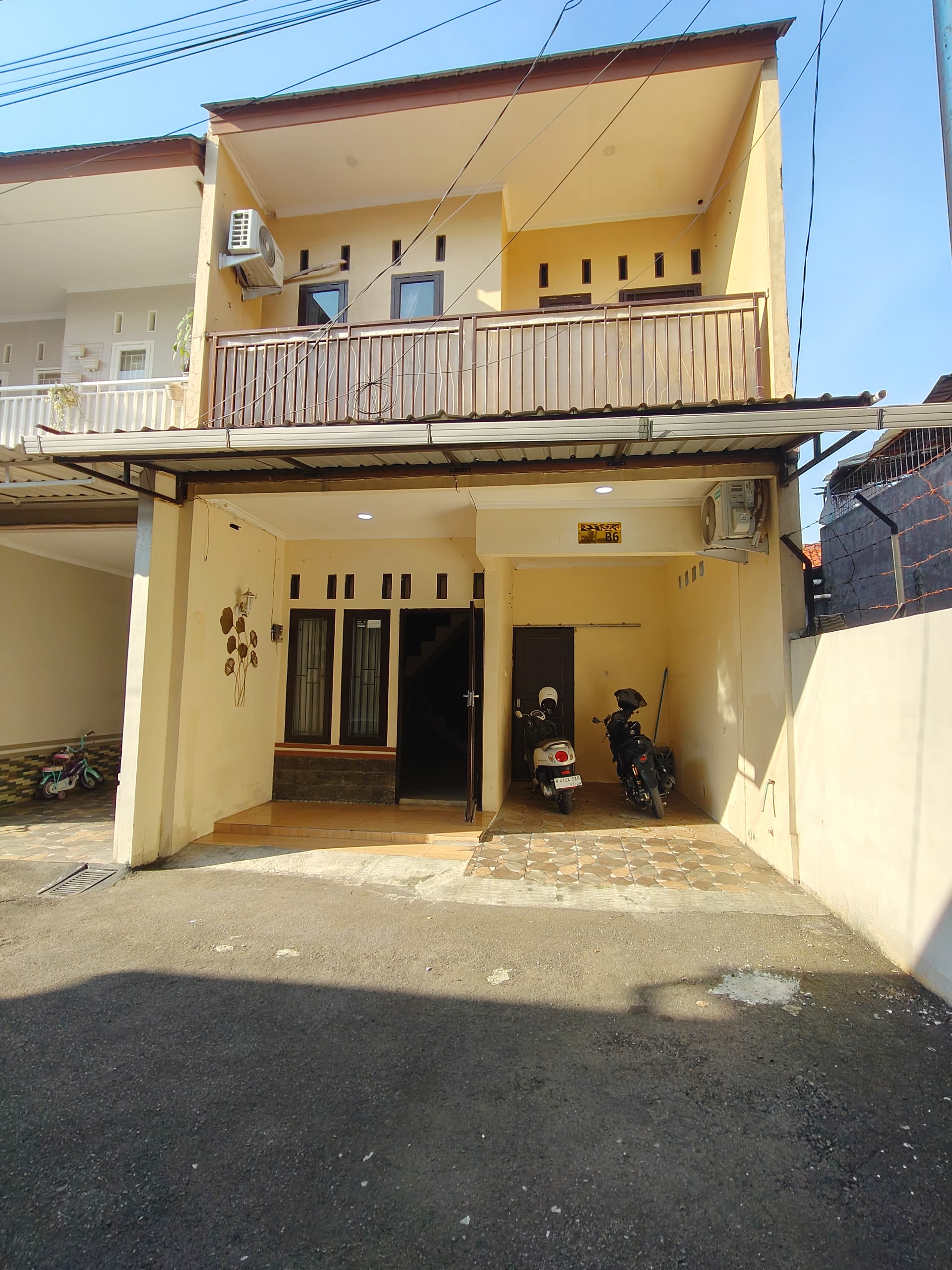 Properti terdaftar untuk dijual atau disewa - Rumah Secondary 2 Lantai Dalam Cluster Di Kampung Tengah Condet 