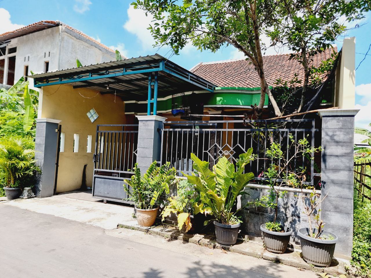Properti terdaftar untuk dijual atau disewa - Rumah Nyaman Besar & Luas Dekat Akfis