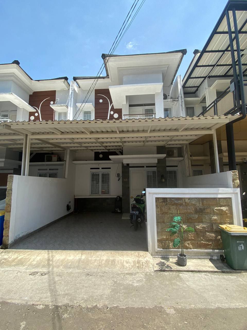 Properti terdaftar untuk dijual atau disewa - Rumah Second Semi Furnished Dalam Cluster Di Pamulang Tangsel 