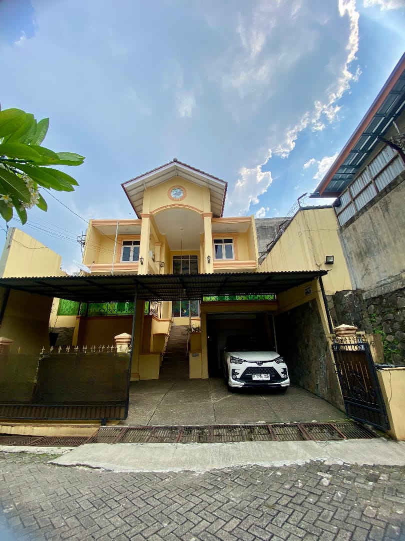 Properti terdaftar untuk dijual atau disewa - Dijual Rumah Di Bintaro Sektor 4, Dekat Stasiun Krl Dan Bintaro Plaza