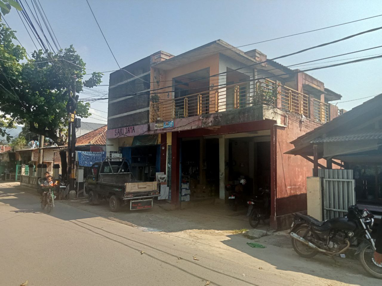Properti terdaftar untuk dijual atau disewa - Ruang Usaha Matrial Masih Beroprsai Di Jual Bu   Dapat Segera Lokasi Di Pinggir Jalan Raya