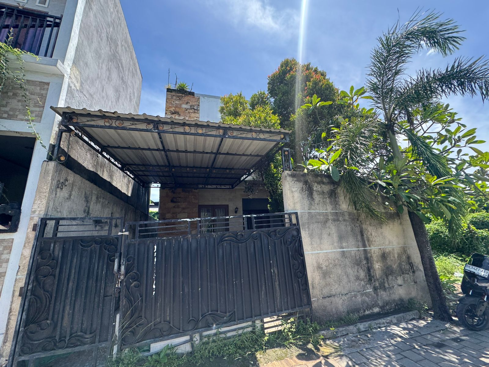 Rumah 3 Lantai Dengan Rooftop Di Gunung Agung Denpasar Barat Siap Huni Akses Mobil