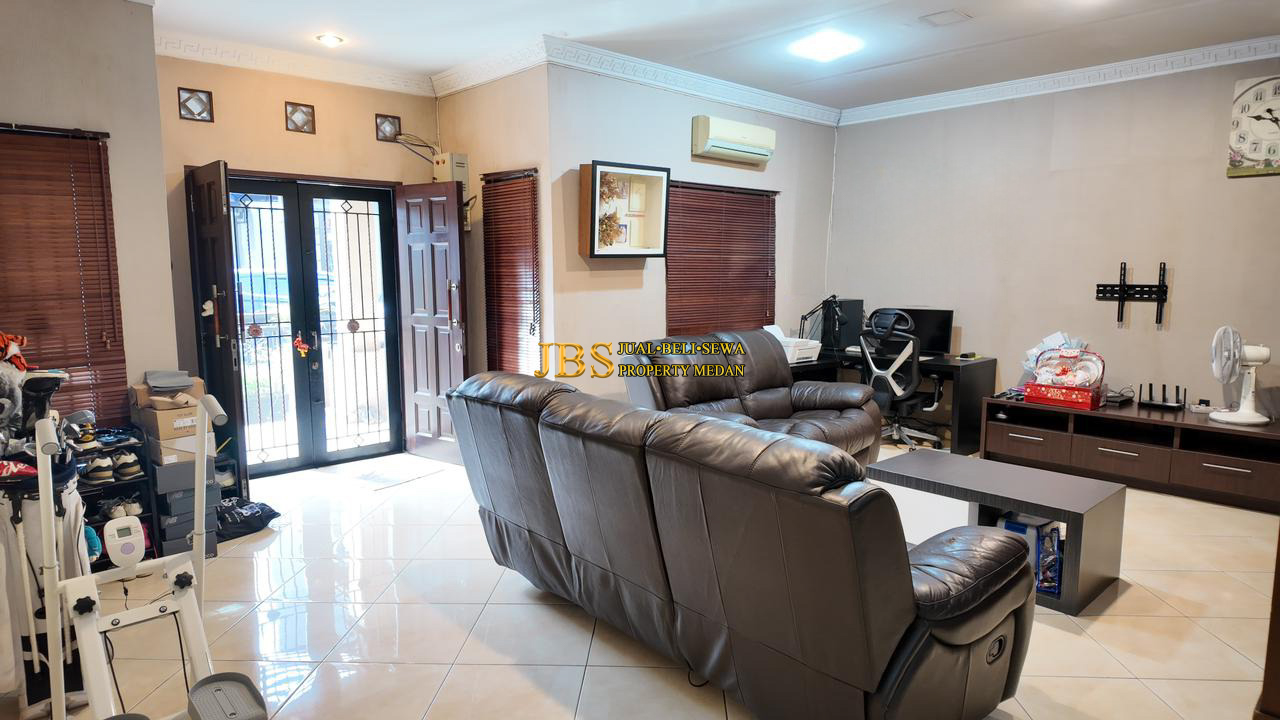 Dijual Rumah 1,5 Tingkat di Komplek Cemara Asri - Medan