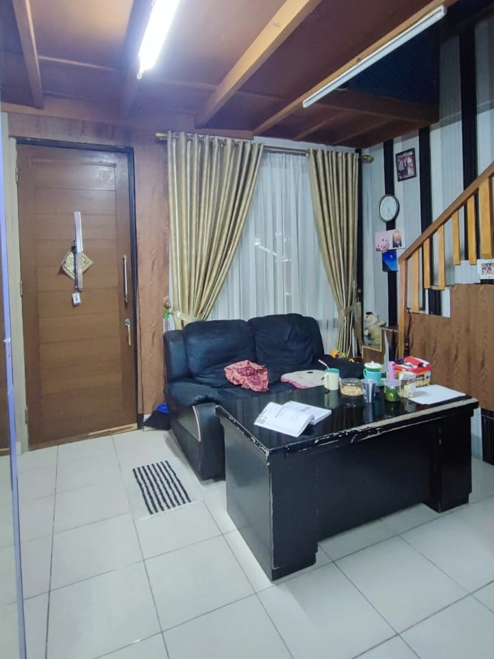 Dijual Rumah Siap Huni Dengan Tanah Luas Ada Mezzanine di Graha Raya Bintaro