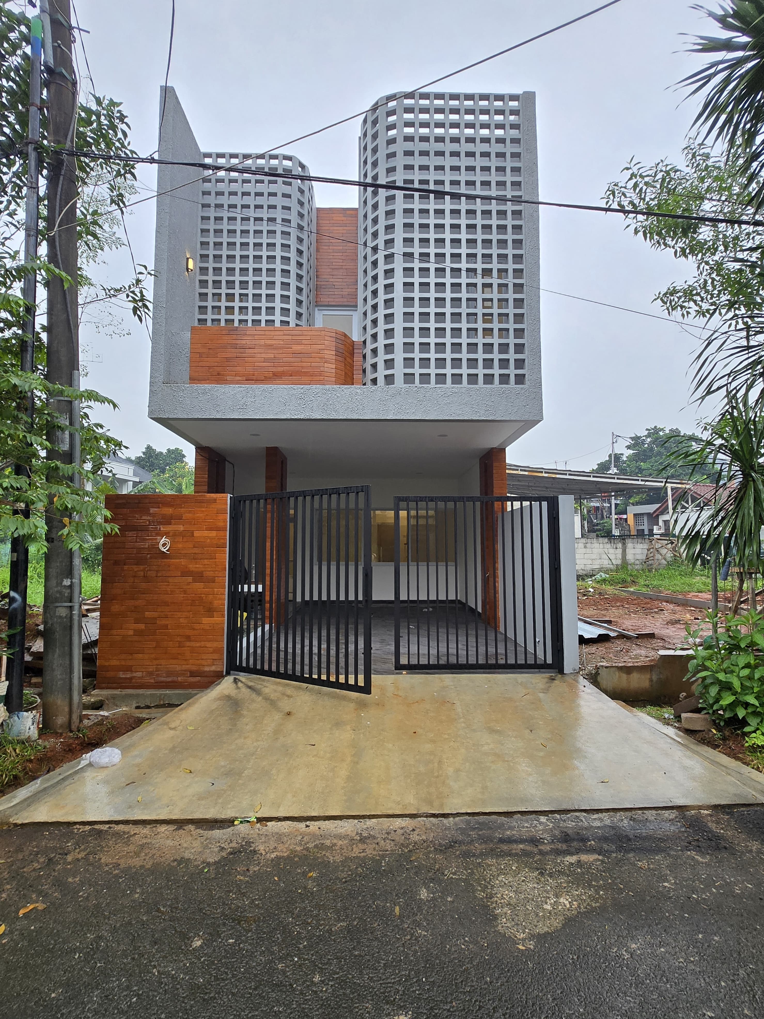 Rumah modern dalam komplek Billymoon Pondok Kelapa Jaktim