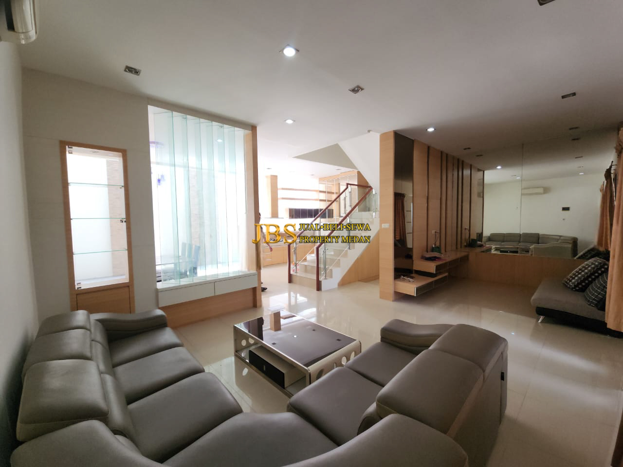 Jual Rumah 2,5 Tingkat di Komplek Mutiara Palace Jalan Selamet Ketaren