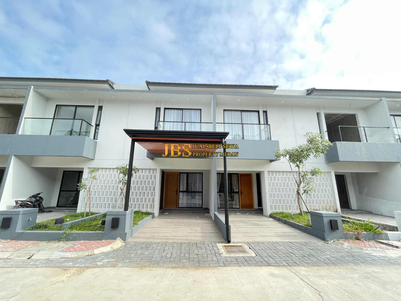 Jual Rumah Fully Furnished di Komplek The Vienna Botanical Living Jalan Jamin Ginting