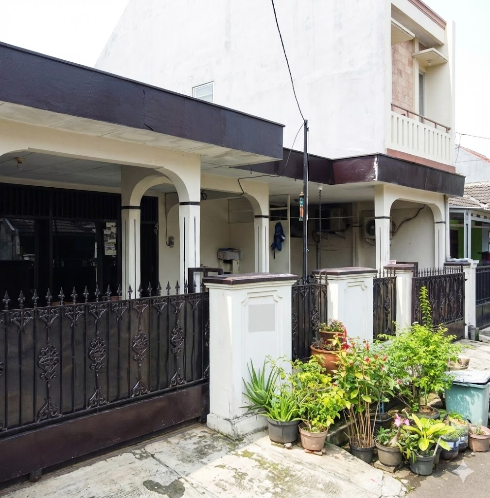 Rumah 1.5Lt,  Hdp Timur,  Nyaman dan Strategis dlm Komplek P.U Veteran Raya,  Akses TOL Veteran Bintaro