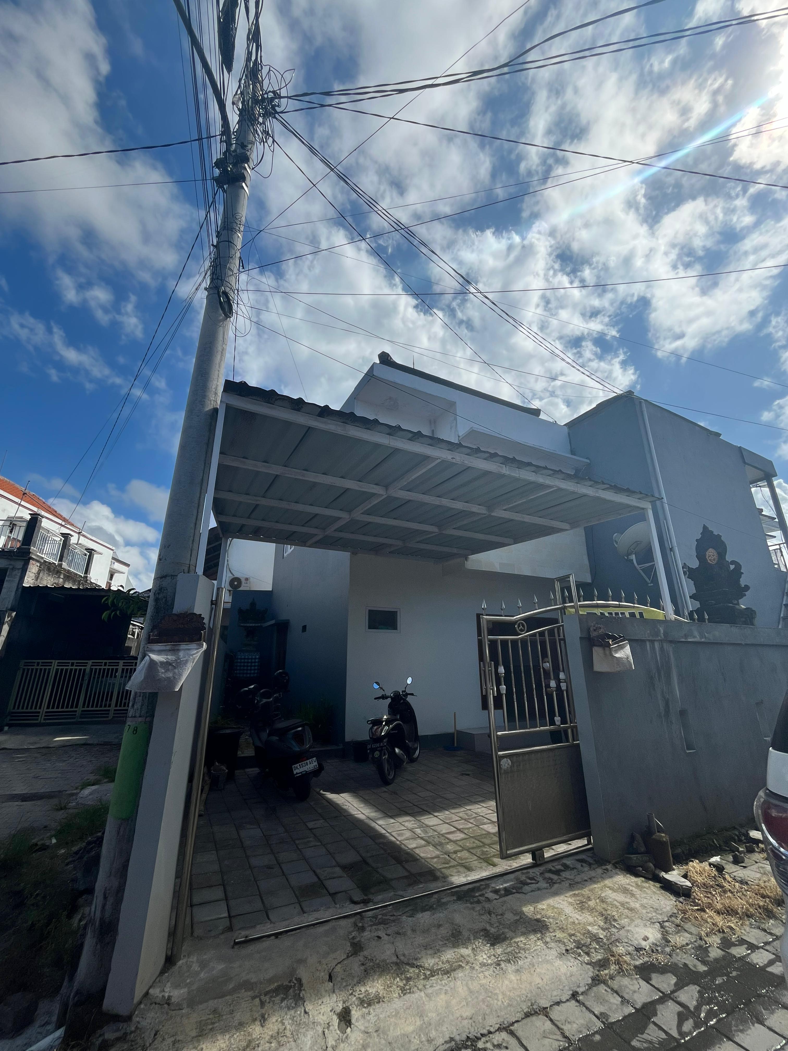 Rumah 2 Lantai 3KT Siap Huni - 5 Menit ke Living World